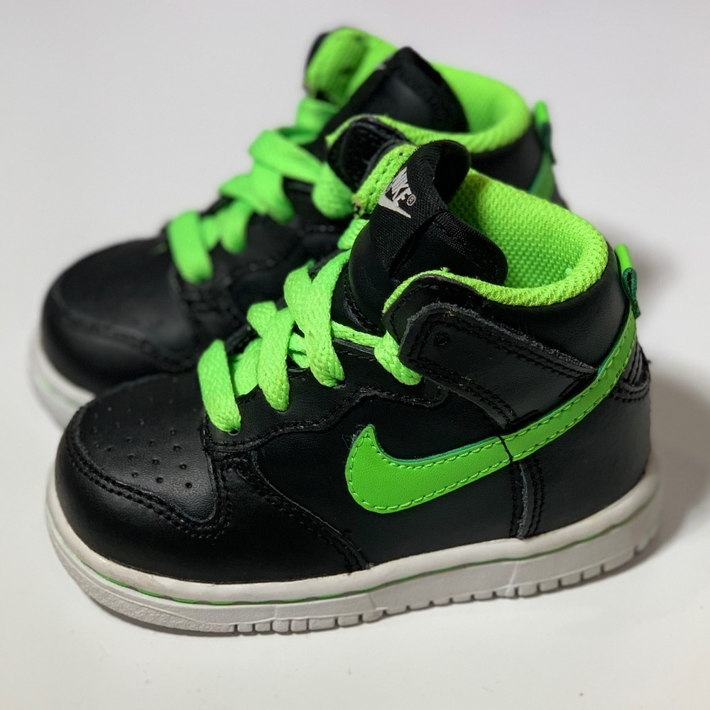 Nike dunk toddler ‘glow in the dark’ size 5.5c